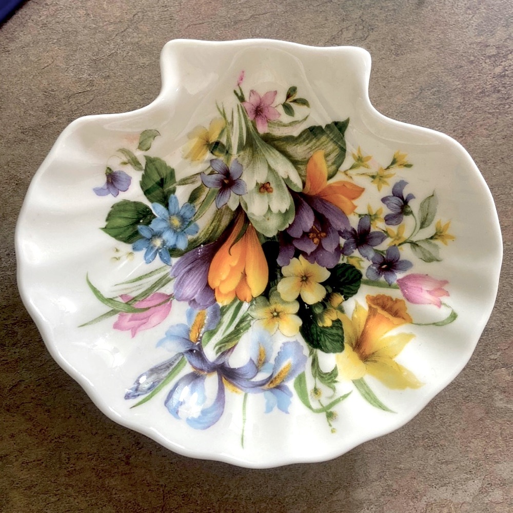 Royal Stafford Porcelain Fine Bone
China Shell Dish Trinket Dish Made in England